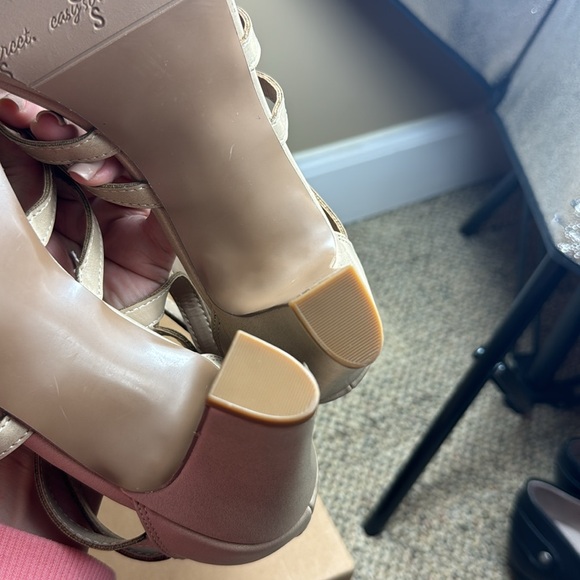 Easy Street Women's, Elated Sandal, Nude Pearlized, Size 11M - Picture 4 of 16